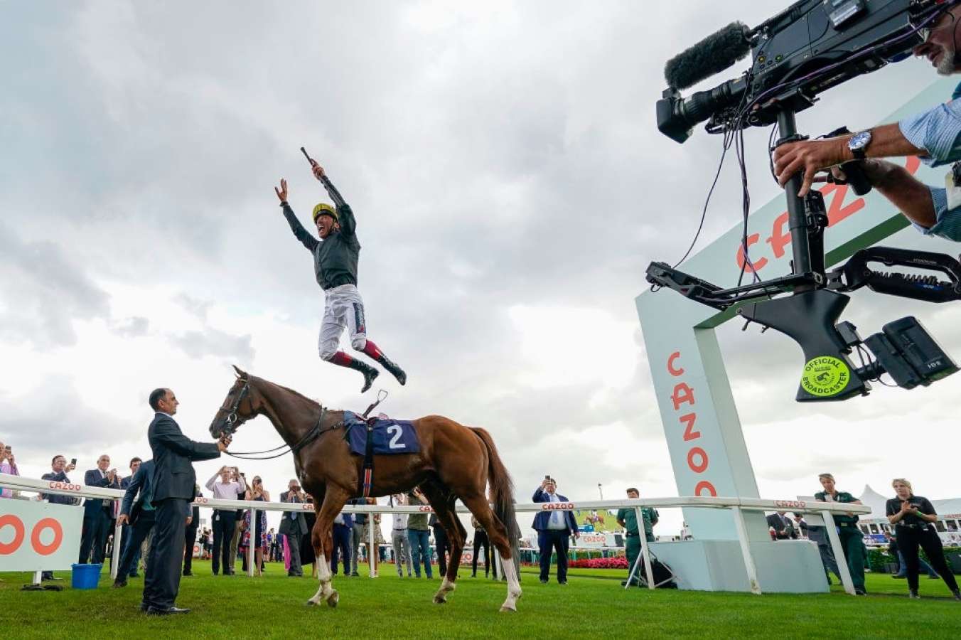 Frankie Dettori's famous dismount