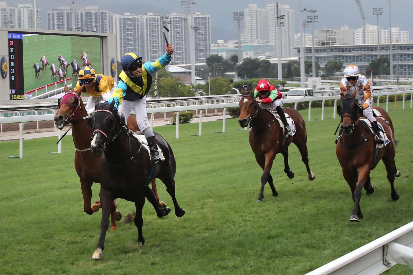 Jolly Banner causes boilover in Sha Tin G3